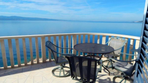 Sea-view apartment in Omiš, Terrace